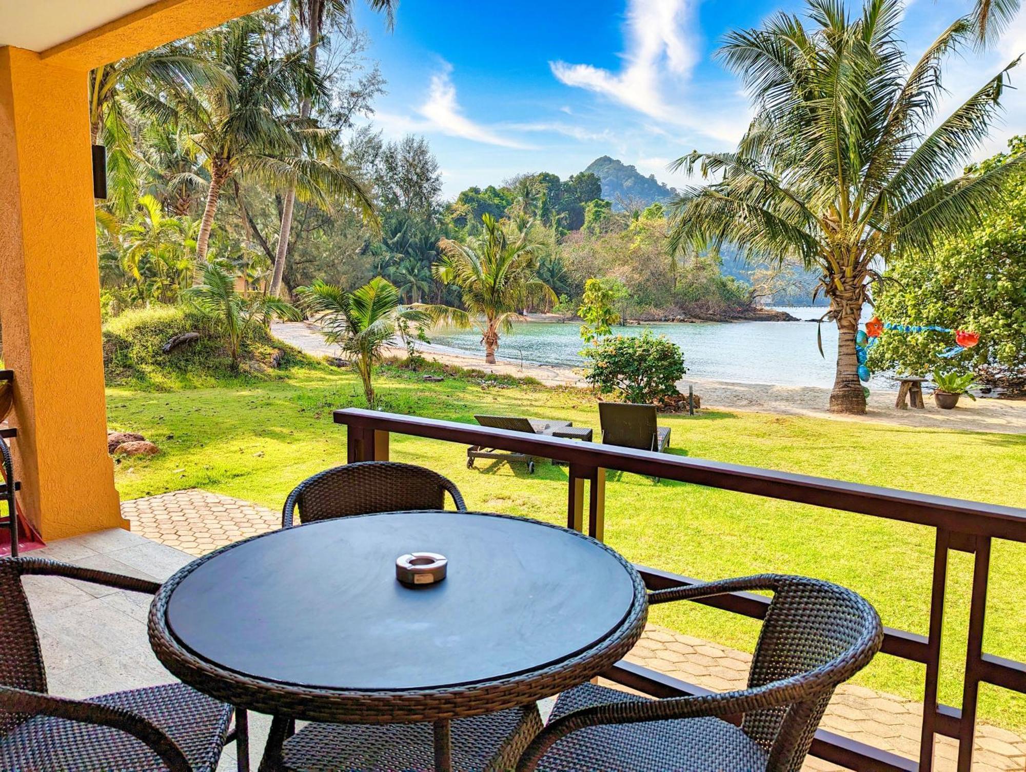 Half Moon Beach Villa - By Kohchangvillas チャン島 エクステリア 写真