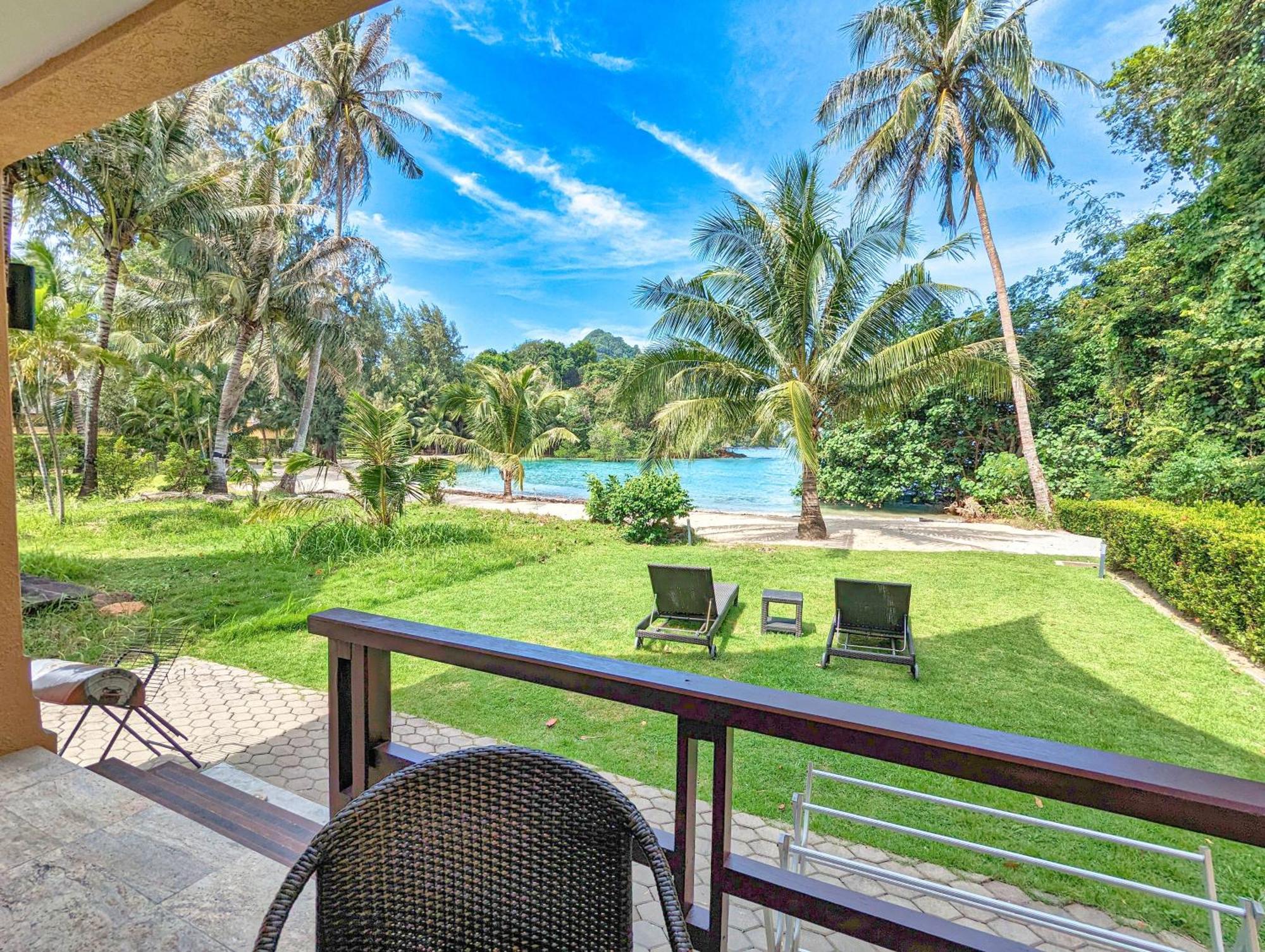 Half Moon Beach Villa - By Kohchangvillas チャン島 エクステリア 写真