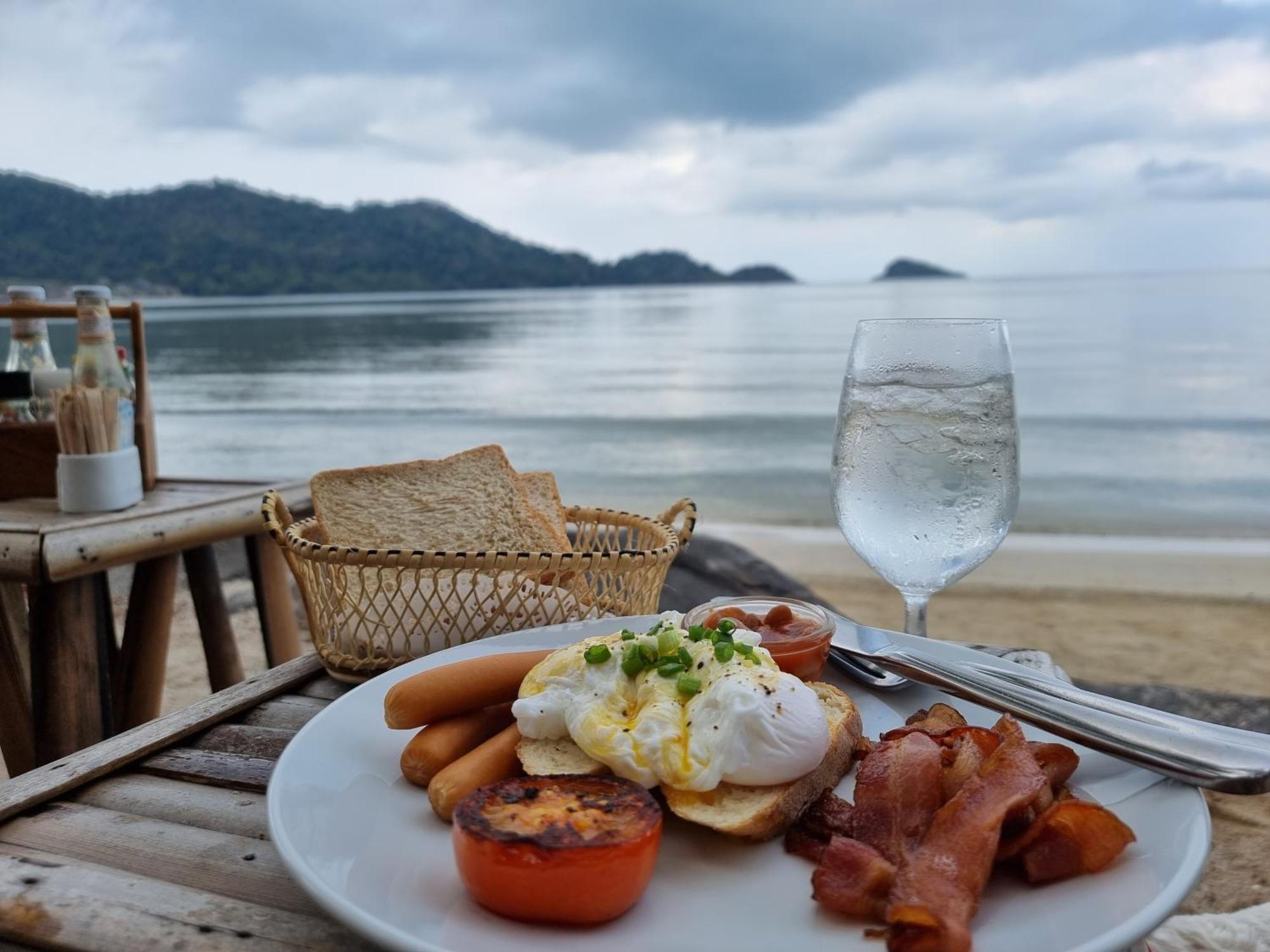 Half Moon Beach Villa - By Kohchangvillas チャン島 エクステリア 写真